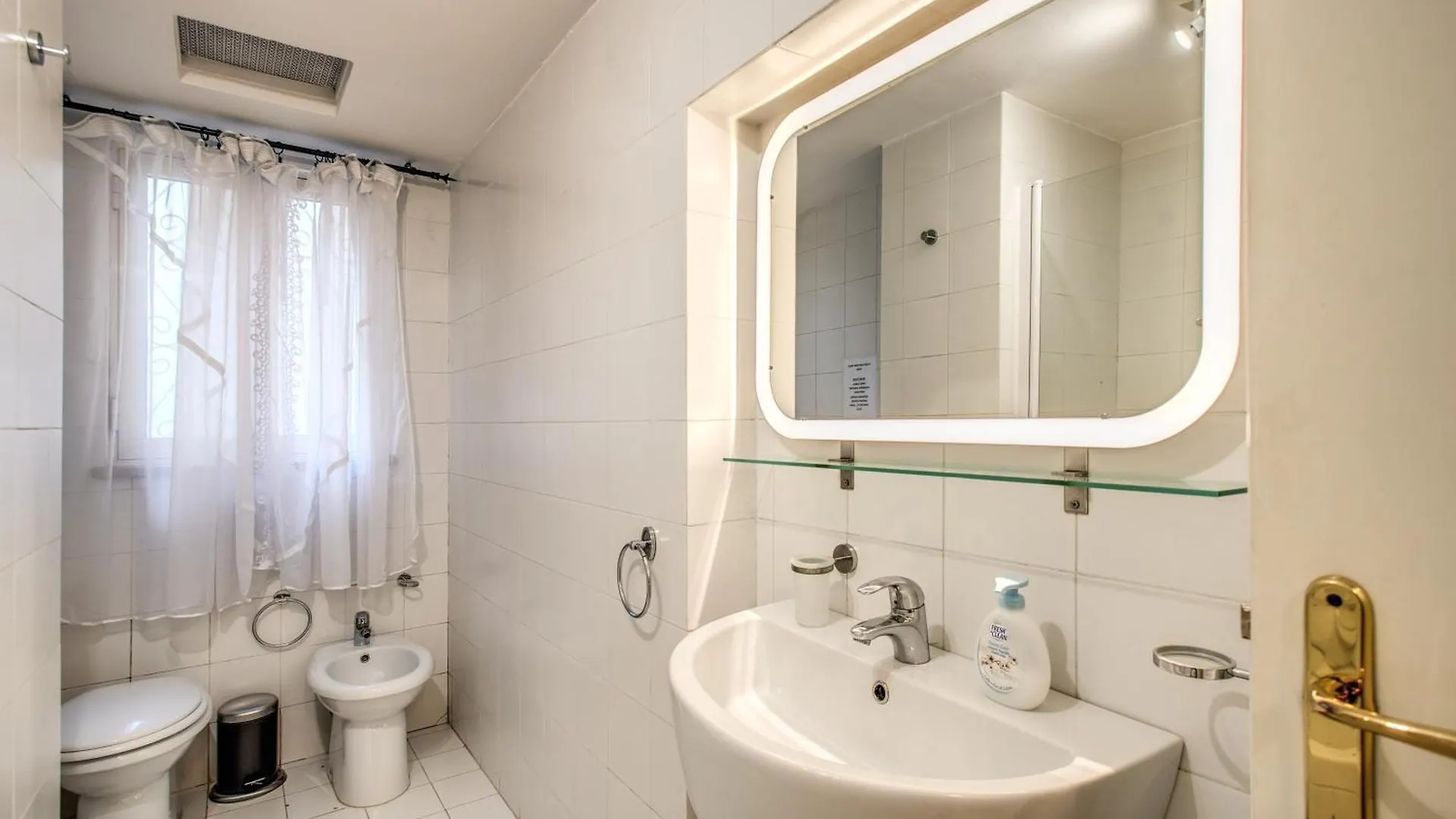 Casa Vacanze Crispi Rome Apartment
